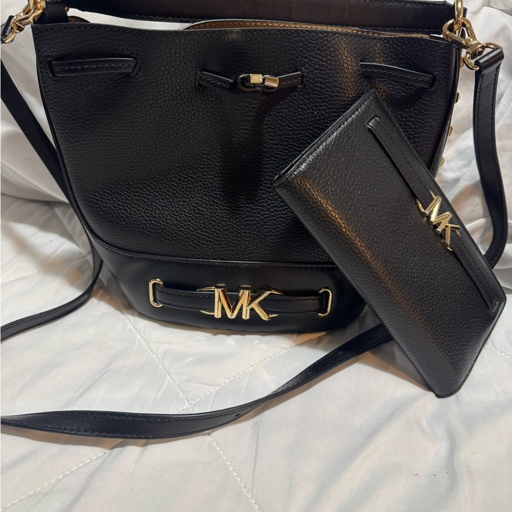 Michael Kors Crossbody w/Wallet